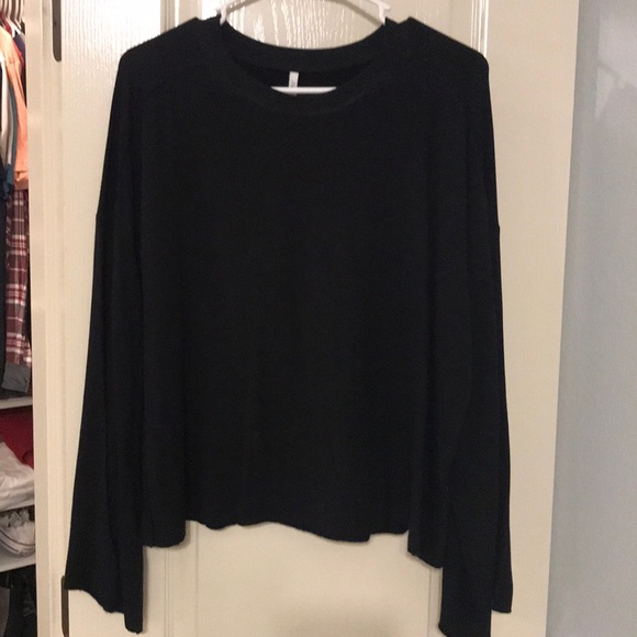 Z Supply Tops - Black cropped sweatshirt
